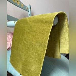 Beautiful single shams. Color is pistachio green